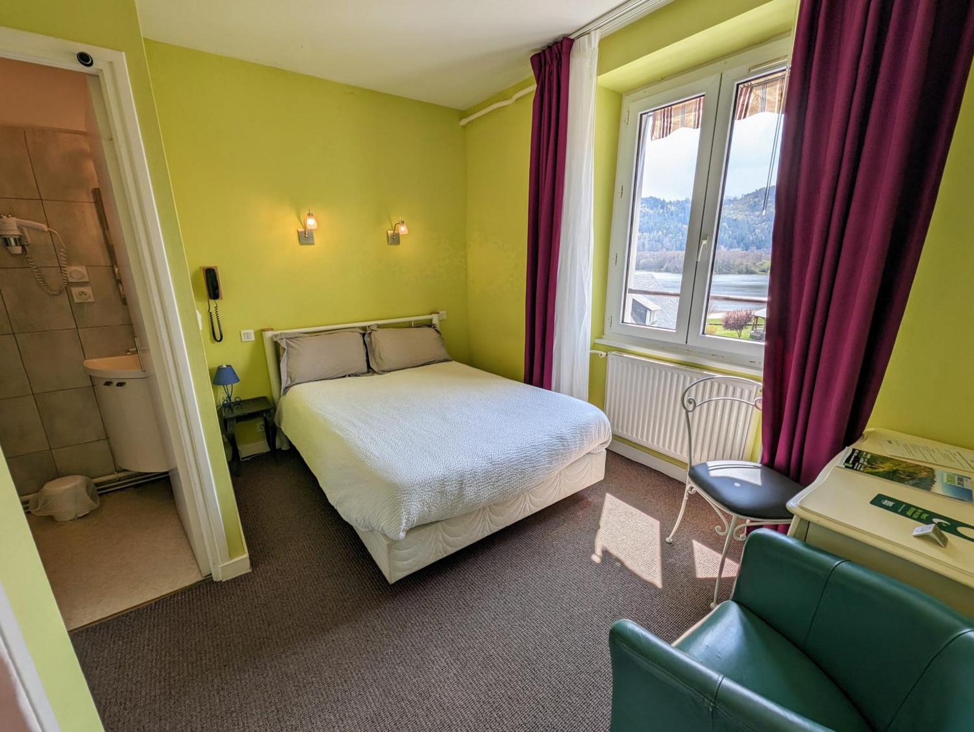 Logis Hotel Le Beau Site Chambon-sur-Lac Zewnętrze zdjęcie
