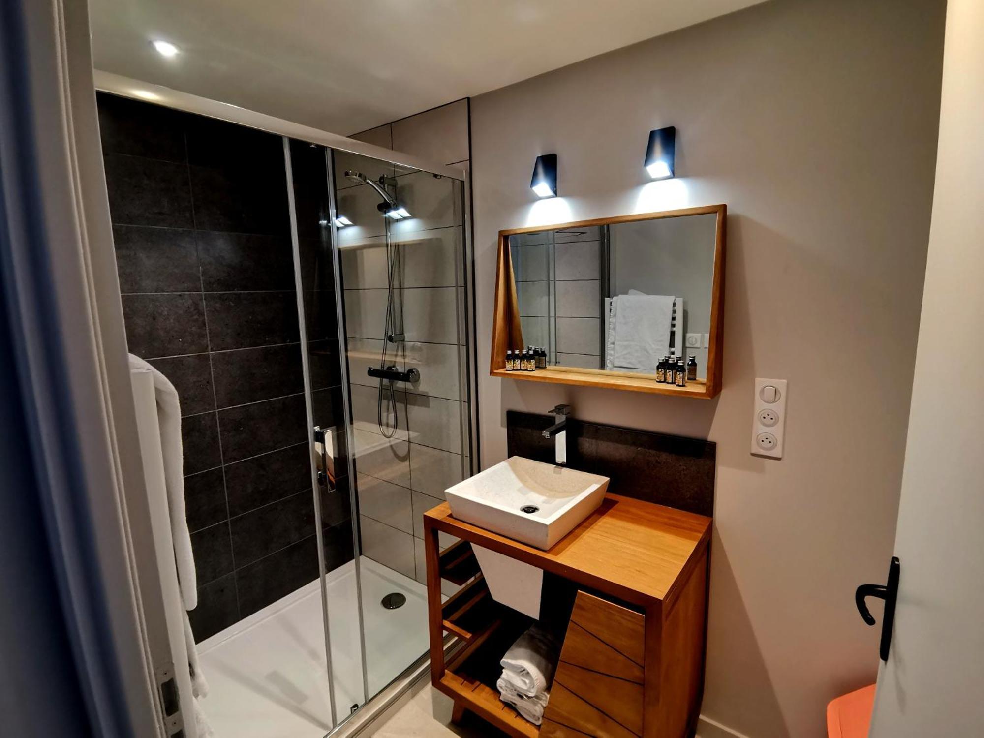 Logis Hotel Le Beau Site Chambon-sur-Lac Zewnętrze zdjęcie