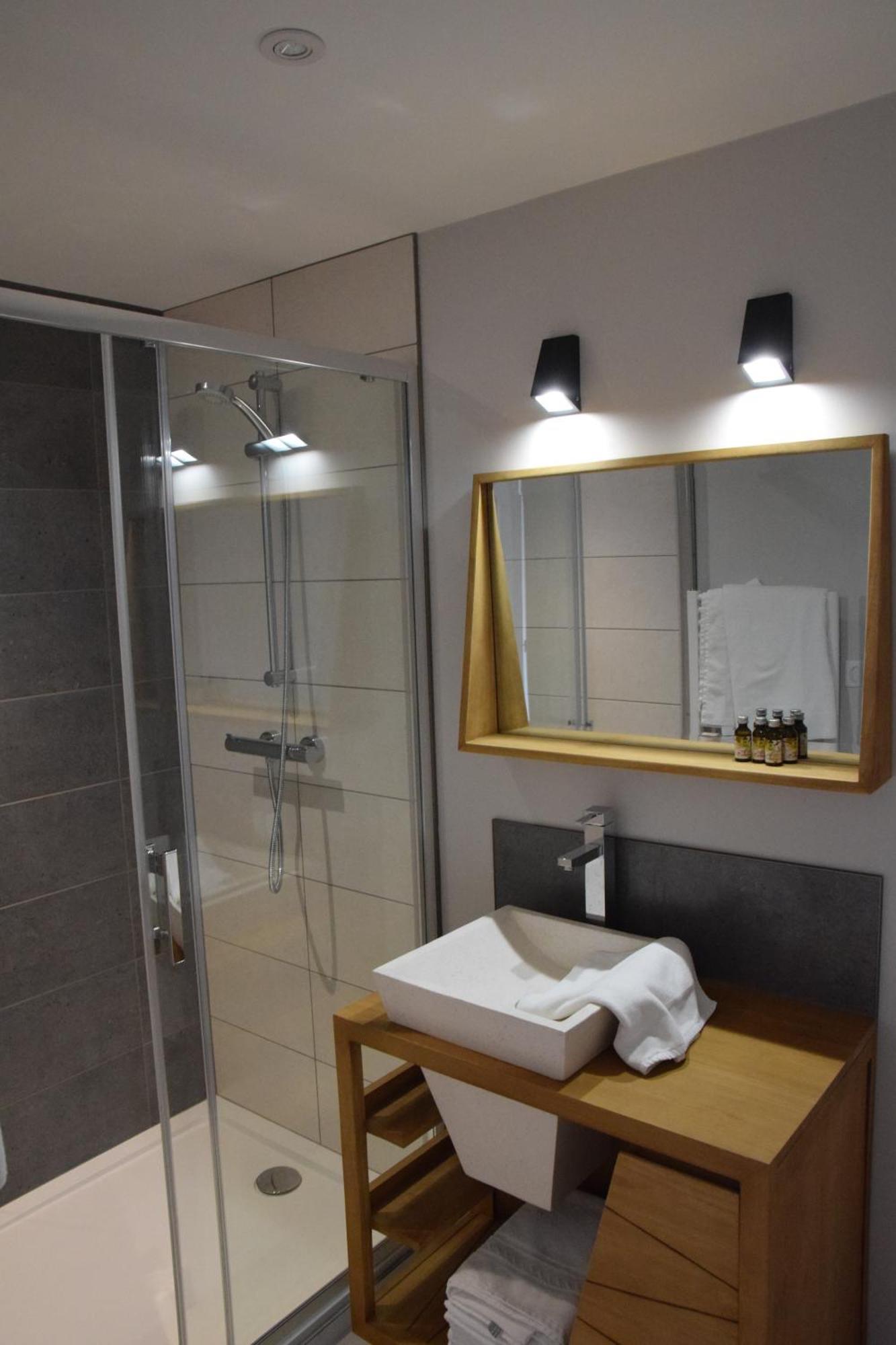 Logis Hotel Le Beau Site Chambon-sur-Lac Zewnętrze zdjęcie