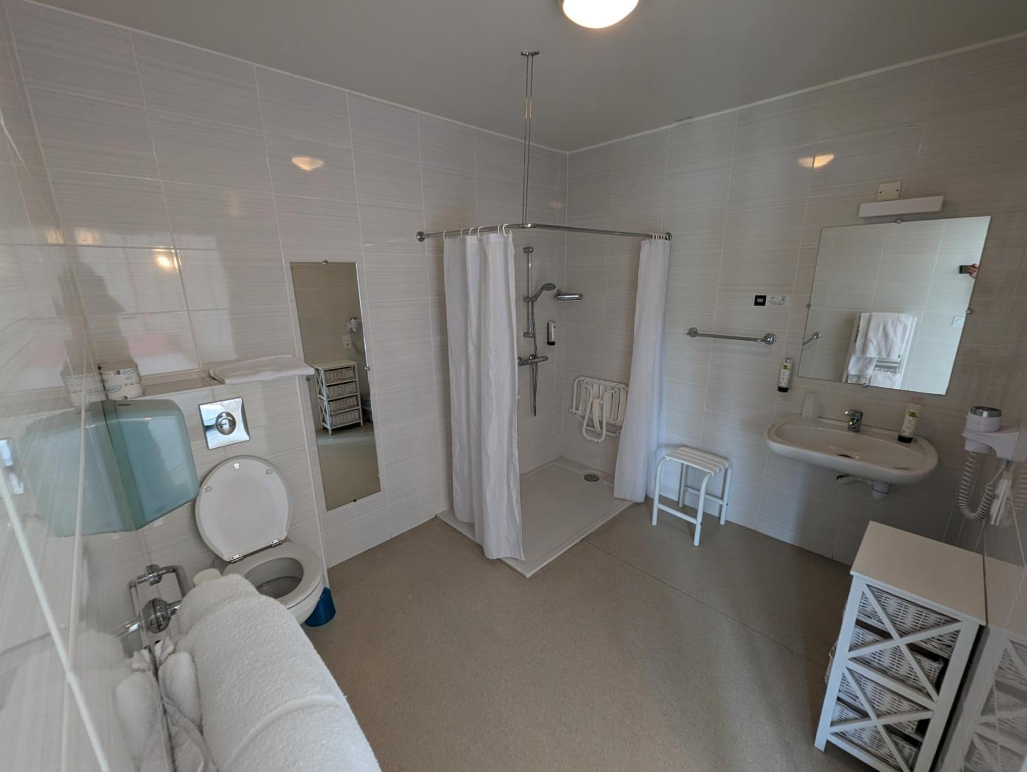 Logis Hotel Le Beau Site Chambon-sur-Lac Zewnętrze zdjęcie