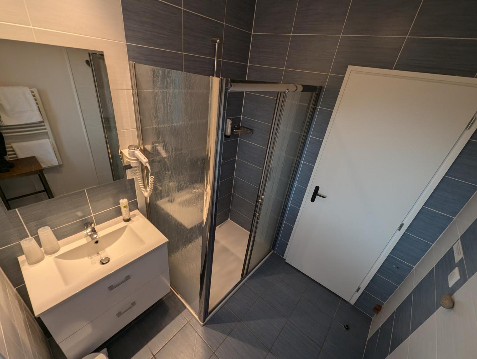 Logis Hotel Le Beau Site Chambon-sur-Lac Zewnętrze zdjęcie